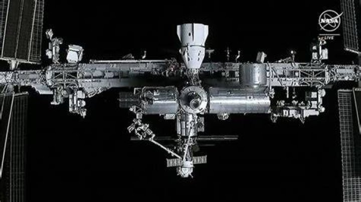 Has dragon docked yet?